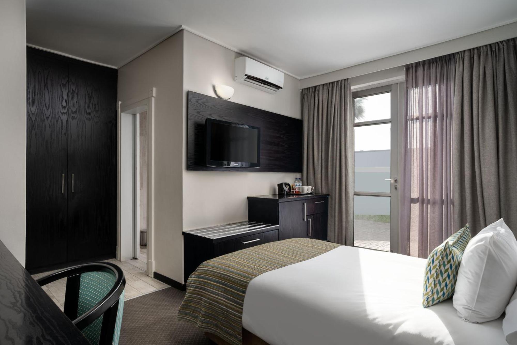 Protea Hotel By Marriott Walvis Bay Indongo Extérieur photo