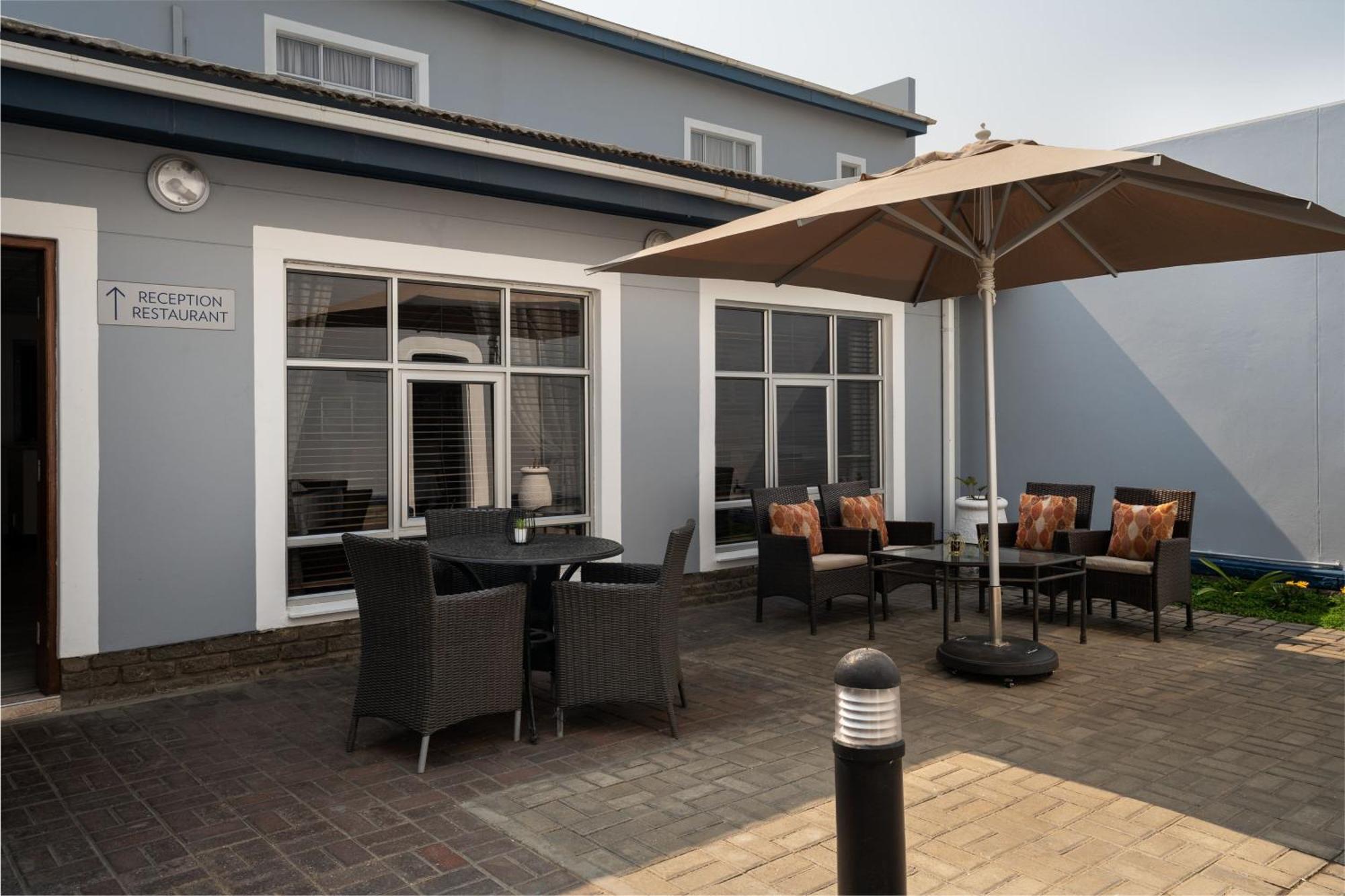 Protea Hotel By Marriott Walvis Bay Indongo Extérieur photo